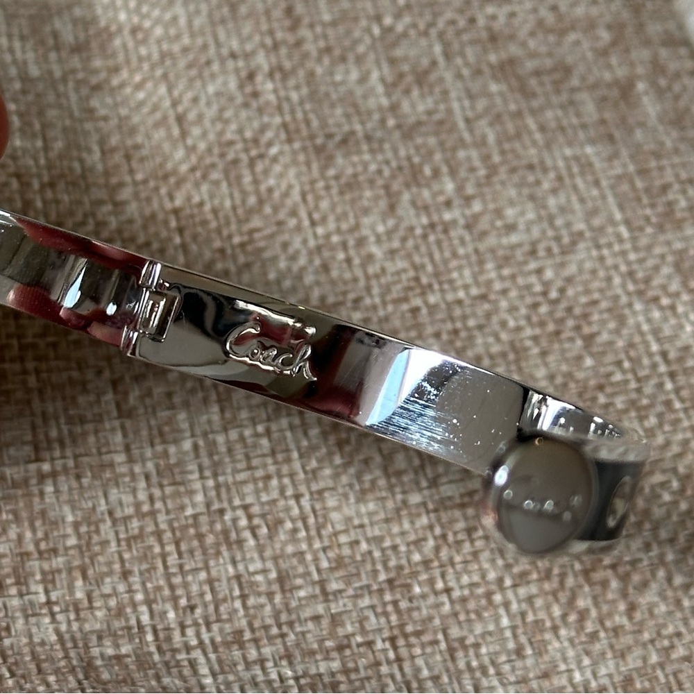 Coach hinged bracelet - Picture 3 of 5